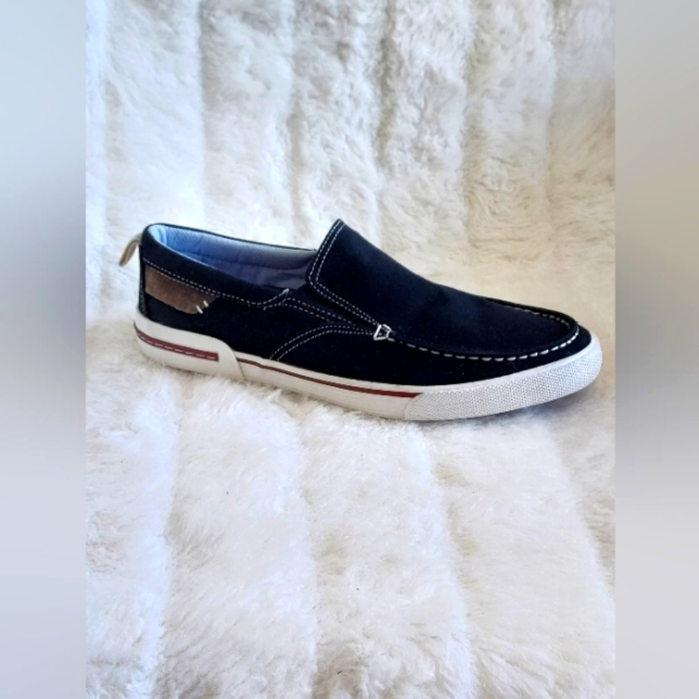 G.H. Bass & Co size 11 black canvas sneakers